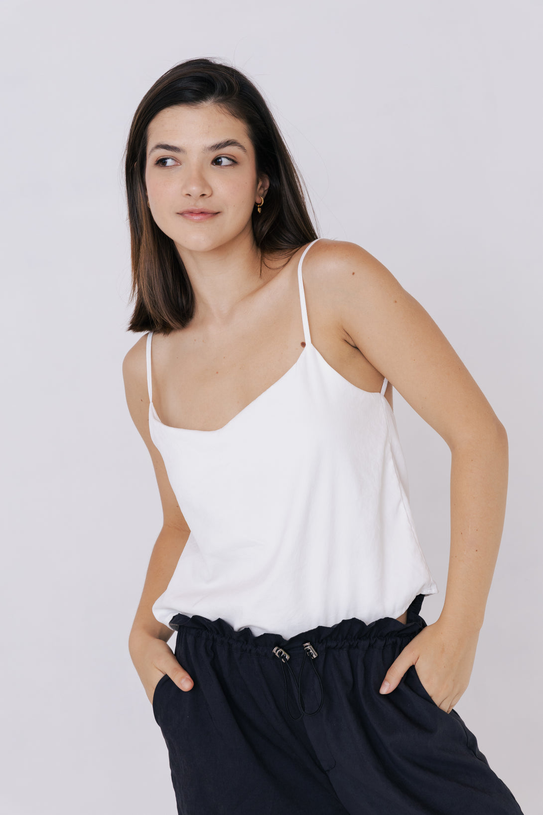 Blusa Aurora Marfil de Tiras, prenda elegante con escote en la espalda. Color marfil, confeccionada en  algodón y  poliéster,  diseño amplio  comodidad y frescura. Ideal para climas cálidos